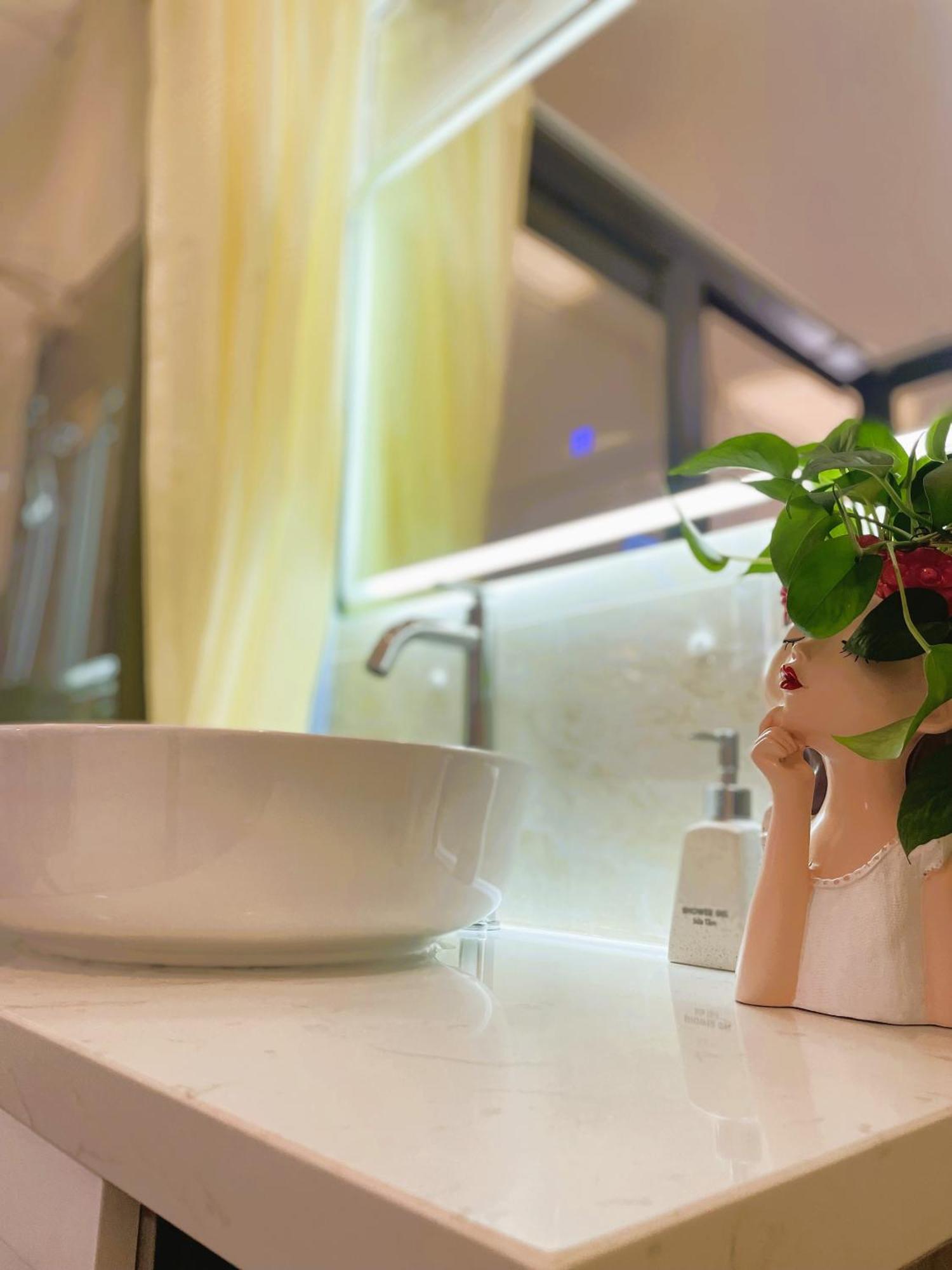 6Even Hotel - Have A Staycation In The Cafe Apartments Building Thành Pho Ho Chí Minh Esterno foto