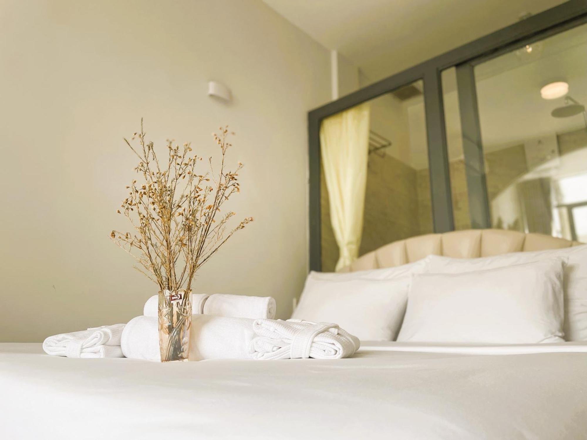 6Even Hotel - Have A Staycation In The Cafe Apartments Building Thành Pho Ho Chí Minh Esterno foto